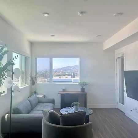 Luxe Corner One Bedroom, Prime Hollywood With Parking